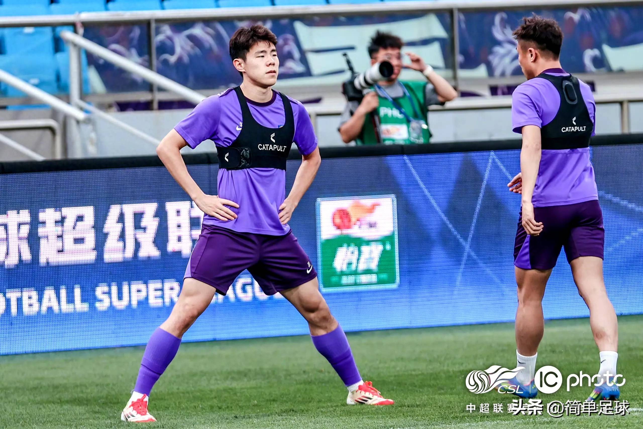 九游体育平台 -包含集结日上海申花备战社区盾；内部沟通细节曝光；赛场秩序良好；球探报告显示潜力的词条